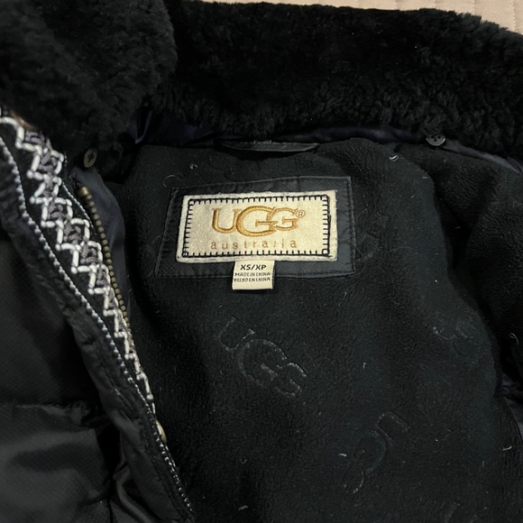 Black UGG vest (size XS) - Picture 2 of 4